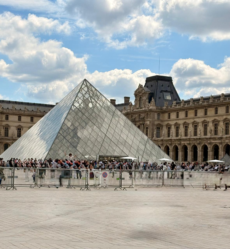 Le-Louvre Paris France